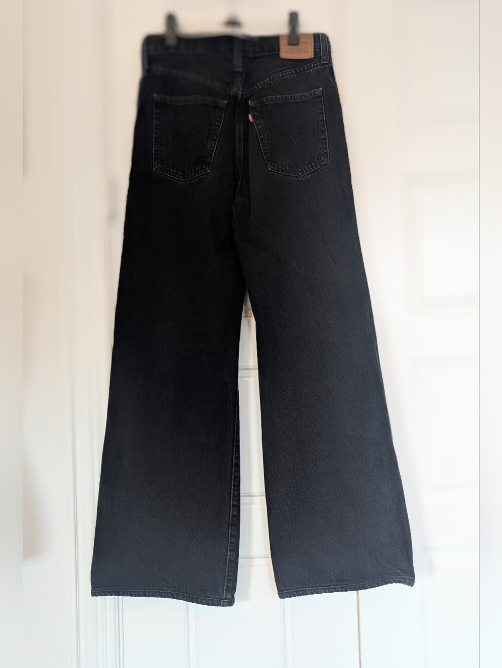 Levi's Washed Ribcage Wide Leg Jeans in Black - Picture 4 of 6